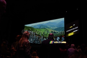 La salle se remplit pour la présentation du Tour de France 2024 (8317x)