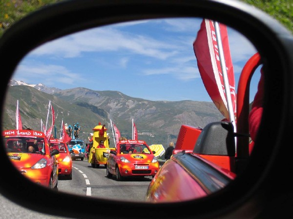 The most beautiful picture of the advertising caravan - Tour de France 2006