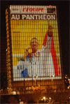 L'Equipe op de gevel van de BNF - Au Panthéon