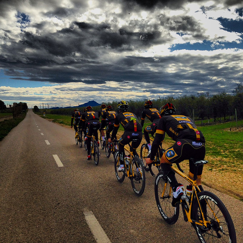 Dreigende wolken - foto gemaakt tijdens de trainingsstage op Mallorca door Martin Reimer, renner van MTN-Qhubeka