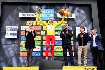 Arnaud Démare en maillot jaune - © ASO/Alex BROADWAY