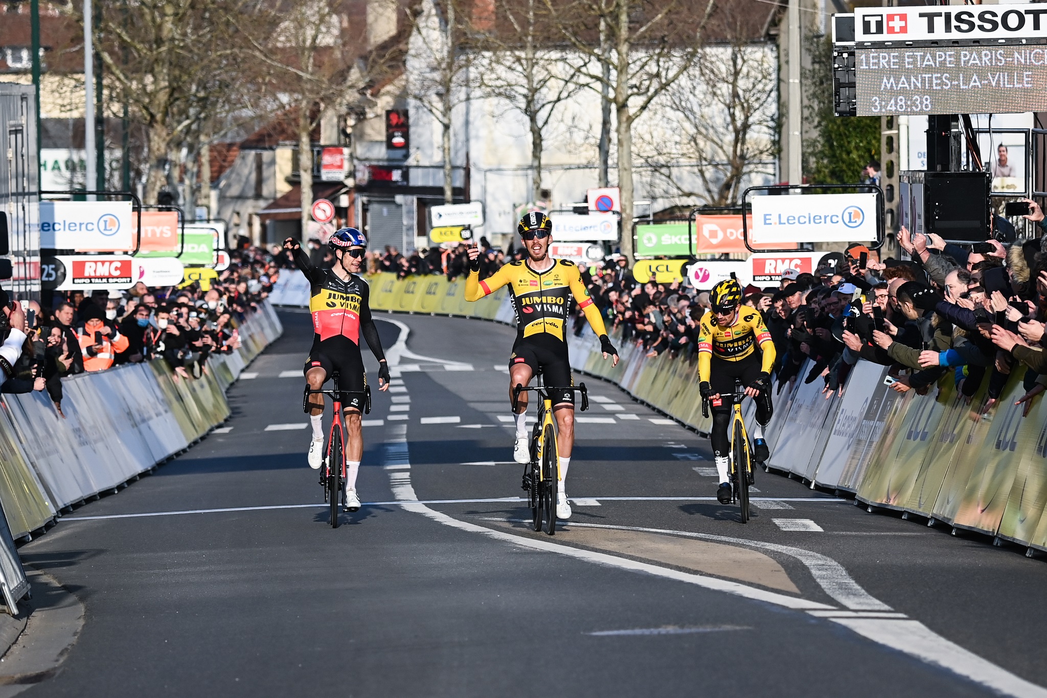 L'arrivée de la première étape de Paris-Nice 2022 : Christophe Laporte, Primož Roglič et Wout van Aert (Jumbo-Visma) - © A.S.O. / Alex Broadway