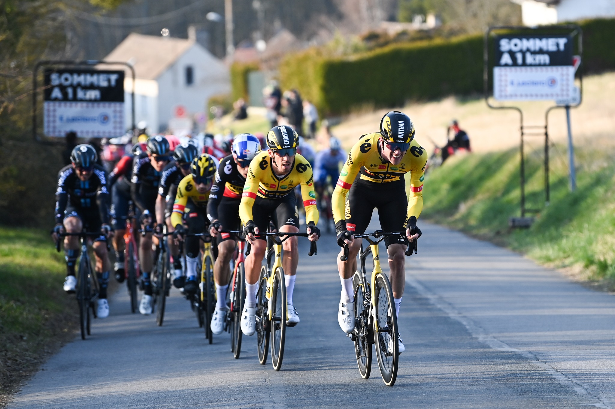 L'équipe Jumbo-Visma passe à l'attaque - © A.S.O. / Alex Broadway