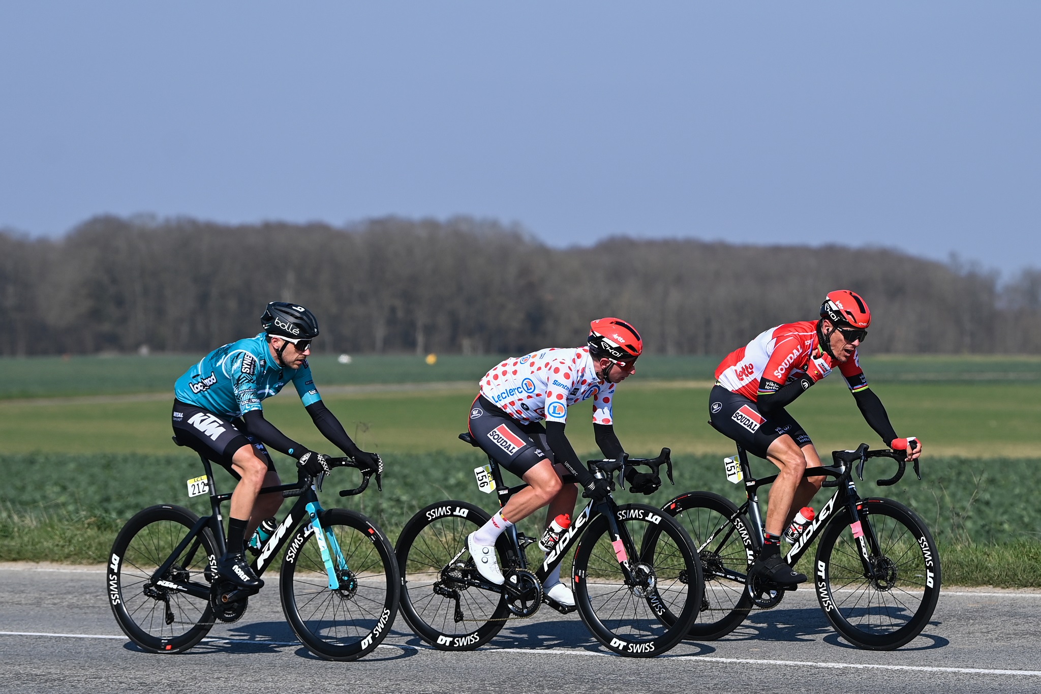 De kopgroep van de tweede etappe: Matthew Holmes, Philippe Gilbert en Alexis Gougeard - © A.S.O. / Alex Broadway