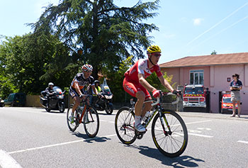 Florent Barle premier en haut de la côte à Miélan