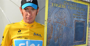 Le maillot jaune du Tour 2012 pour Brad Wiggins, son premier porteur s\'appelait Eugne Christophe