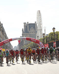 La scène finale, Rue de Rivoli