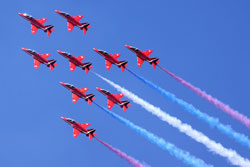 Les Royal Air Force Red Arrows -  Airwolfhound, licence Creative Commons