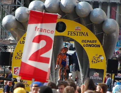 Thomas Dekker bij de start van de proloog van de Tour de France 2007 in Londen