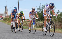 The group of 5 riders - Mathieu Ladagnous, Julien Simon, Niels Brouzes, Sébastien Duret and Stéphane Augé