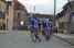 The peloton in Chocques, still led by FDJ.fr (417x)