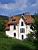 Une jolie maison avec un toit mosaïque (256x)