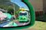 De vrachtwagen in de achteruitkijkspiegel van de New Beetle van Panach' (339x)
