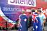 Australische fans bij de Silence Lotto bus ... die komen vast voor Cadel Evans! (248x)