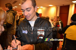 Jérémy Roy, toujours disponible pour signer des autographes