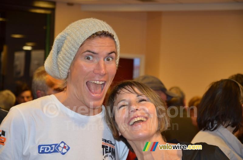 Yoann Offredo blij met zijn moeder