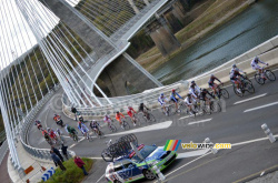 De kopgroep op de Pont de Terenez