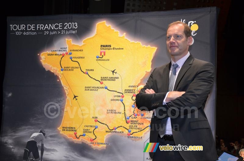 Christian Prudhomme poses next to the Tour de France 2013 map (2)
