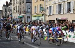 Nacer Bouhanni wint de etappe in Nemours