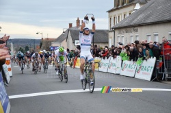 Marcel Kittel takes the win in Cérilly
