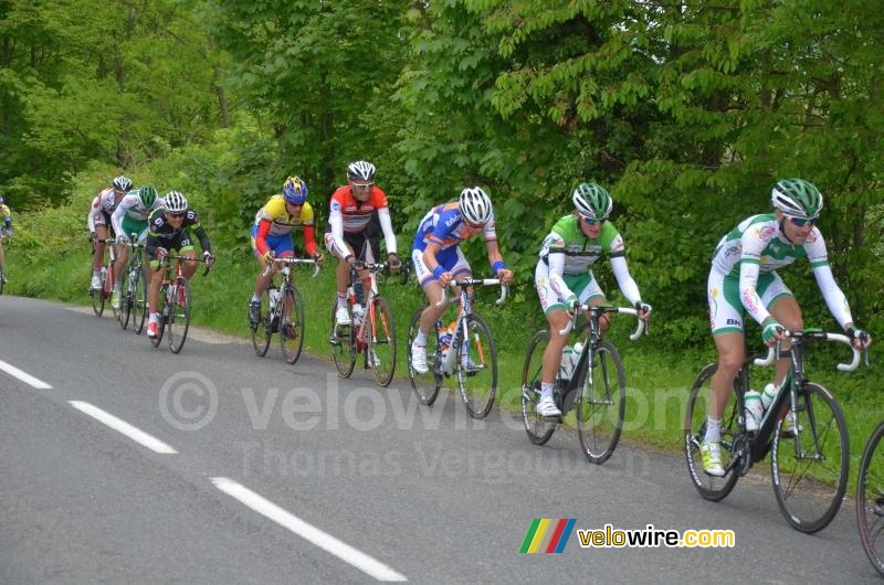 The green, red and yellow jerseys on the Côte d'Eyzin-Pinet