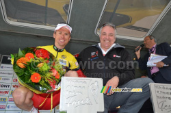 Michel Baup, l'organisateur du Rhône Alpes Isère Tour, avec Nico Sijmens, vainqueur de l'édition 2013