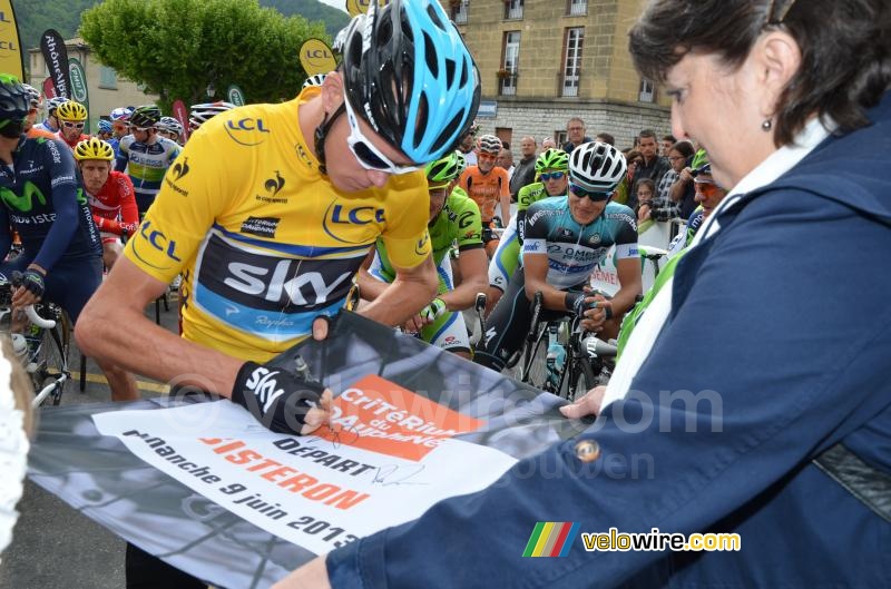 Chris Froome signs the start flag