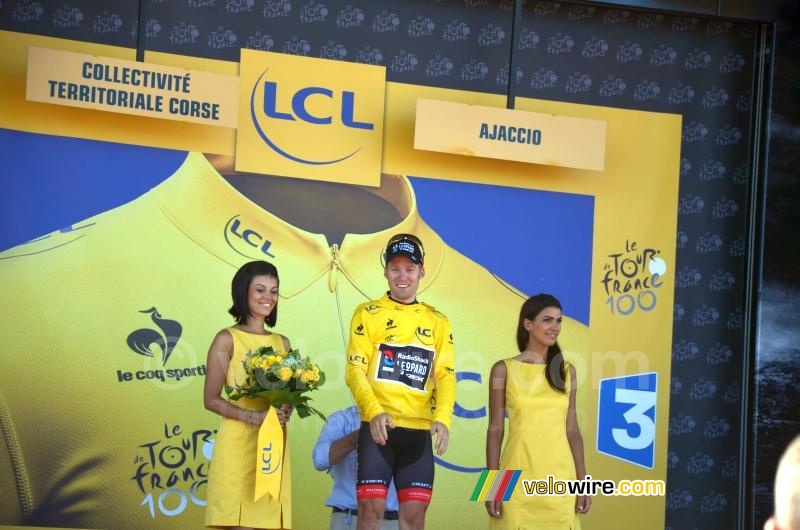Jan Bakelants in yellow on the podium