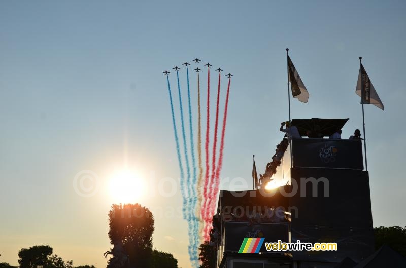 The Patrouille de France salutes the Tour de France