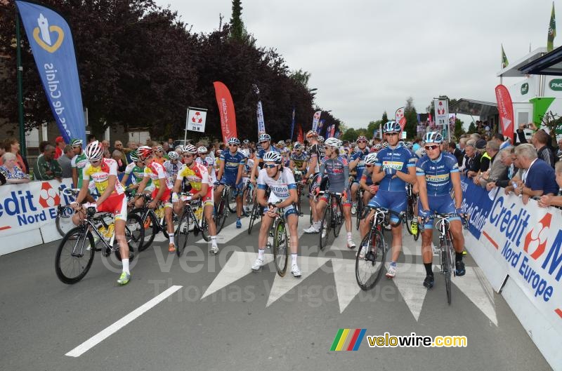 The peloton before the start of the Grand Prix d'Isbergues (2)