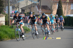 Team Sky aan kop van het peloton