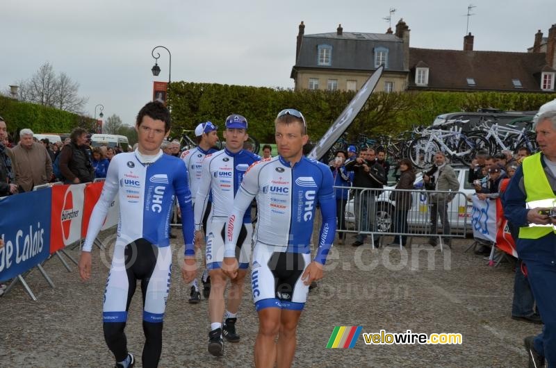 The UnitedHealthCare team comes to the start