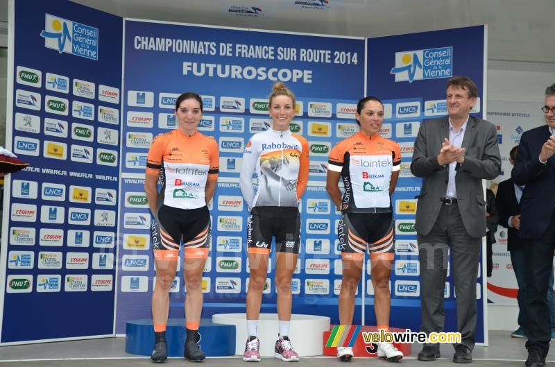Het podium van de dameswedstrijd: Lesueur, Ferrand Prevot & Riberot