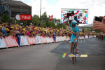 Vincenzo Nibali celebrates his victory (542x)