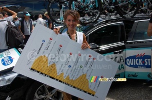 Flavie Rousse with the previous stage's profile, waiting to be signed (897x)