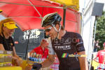 Fabian Cancellara takes some Powerbar products (2) (612x)