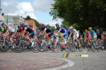 The peloton goes off (2) (585x)