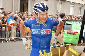 Mickael Delage (FDJ.fr) at the Powerbar stand (368x)