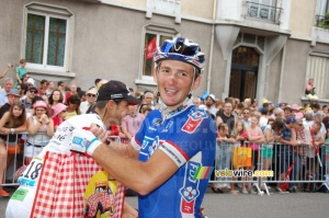 Mickael Delage (FDJ.fr) goes off with his Cochonou bag (387x)
