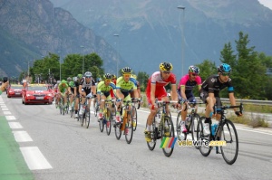 The breakaway just before Bourg d'Oisans (411x)
