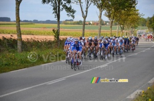 The FDJ.fr team leading the peloton in Hinges (402x)