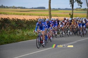 The FDJ.fr team leading the peloton in Hinges (2) (416x)