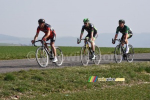 Philippe Gilbert, Florian Vachon & Thomas Voeckler on top of the Côte de Vicq (355x)