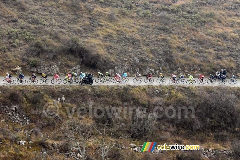 De kopgroep (23 renners) in de Col de Vence