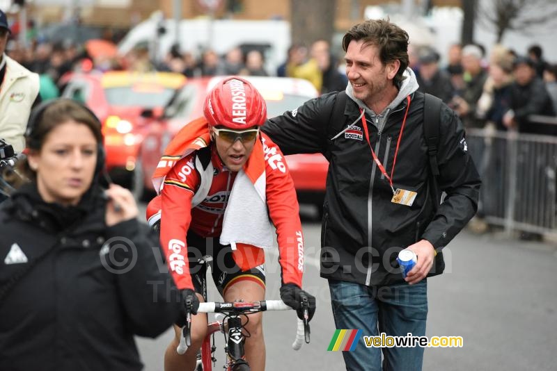 Tony Gallopin (Lotto-Soudal) accompanied by his soigneur