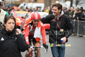 Tony Gallopin (Lotto-Soudal) accompanied by his soigneur (382x)