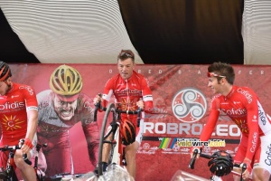 Steve Chainel (Cofidis) shows off his skills at the team presentation (630x)