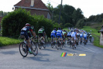 Het peloton gaat ervandoor in Bomy (377x)