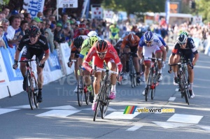 Nacer Bouhanni (Cofidis) on his way to victory (333x)
