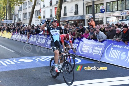 Matteo Trentin wins Paris-Tours 2015